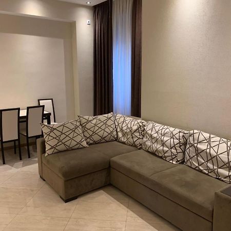 Apartment Three Bedroom In Saburtalo Tbilisi Exteriör bild